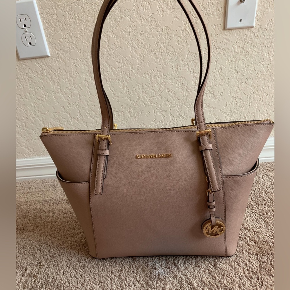 Micheal Kors Jet Set Tote
